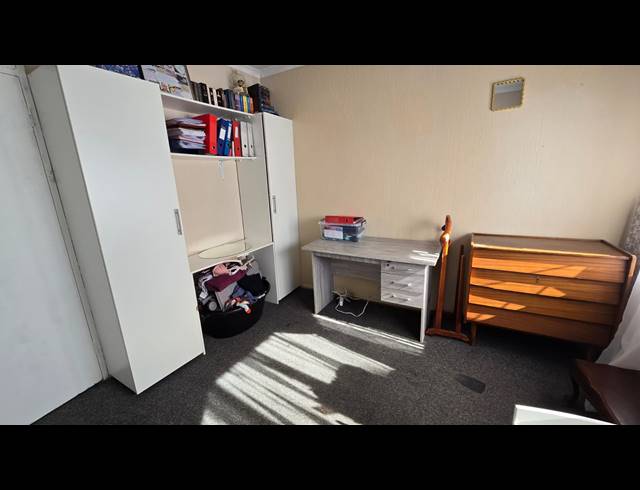 3 BEDROOM FREEHOLD FOR SALE IN BRACKENDOWNS